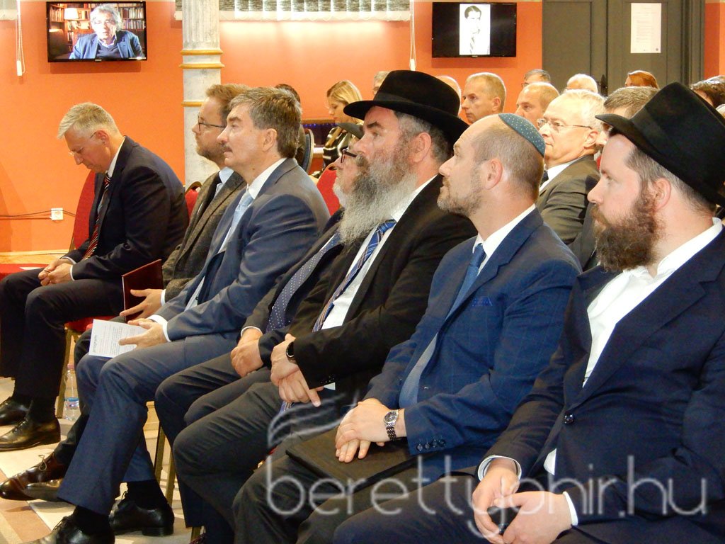 Átadták a felújított zsinagógát 33